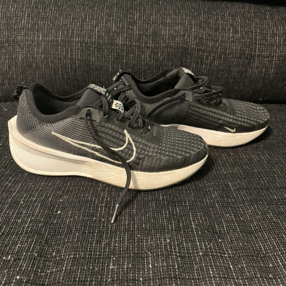 Nike Black and White Athletic Running Shoes